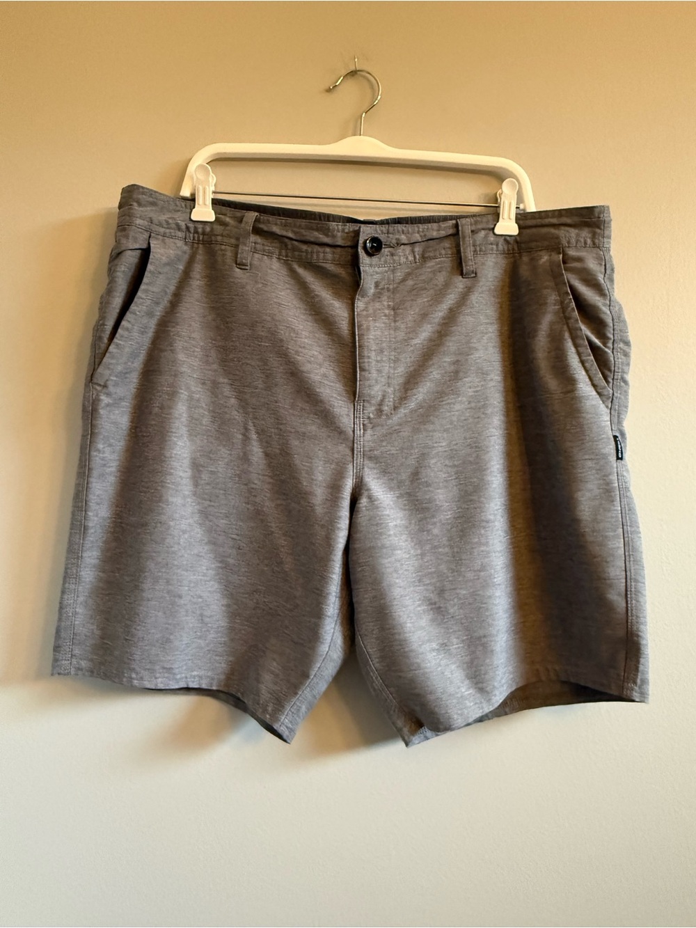 O’Neill Hybrid Men’s shorts, gray, VGUC, 38